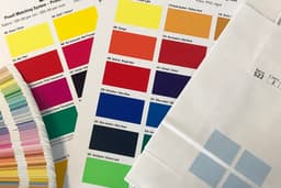 Pantone C und Pantone U